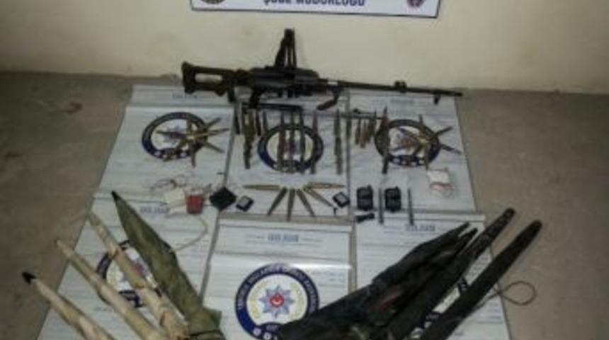 Bitlis&rsquo;te Terk Edilen Ara&ccedil; İ&ccedil;erisinde M&uuml;himmat Ele Ge&ccedil;irildi