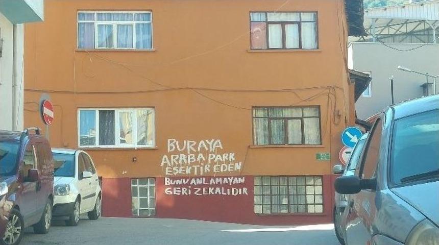 Evinin Duvarına &Ouml;yle Bir Yazı Yazdı Ki