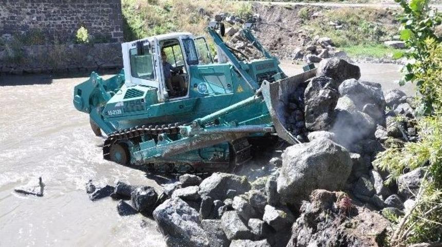 Kars Çayı Islah Çalışmaları Devam Ediyor