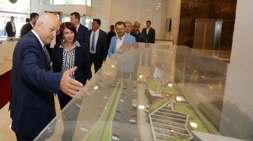 Avcılar Belediye Başkanı Toprak, Yenimahalle Belediye Başkanı Yaşar&rsquo;ı Ziyaret Etti