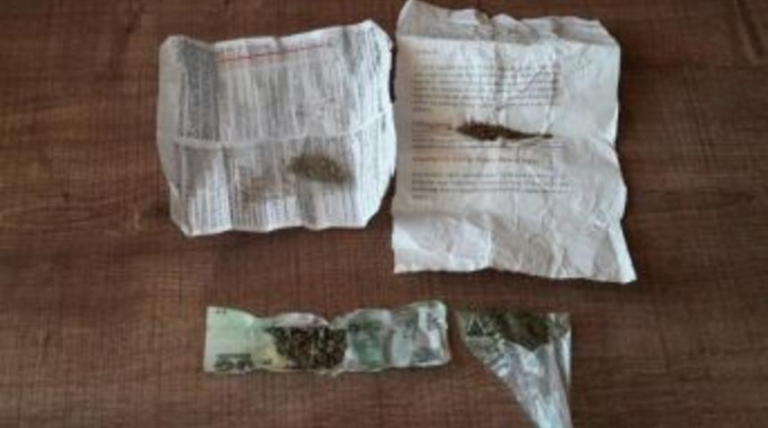 Narkotim&rsquo;den Parklarda Uyuşturucu Operasyonu: 8 G&ouml;zaltı