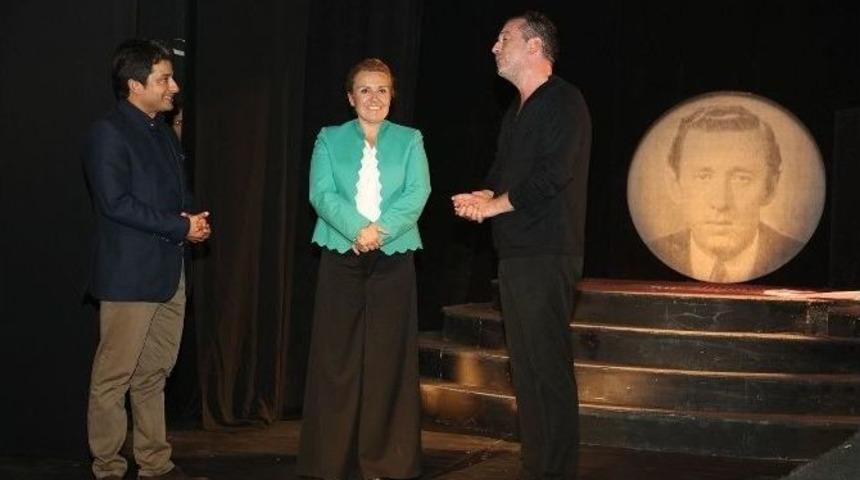 İzmir Devlet Tiyatrosu Sezonu Urla&rsquo;da A&ccedil;tı