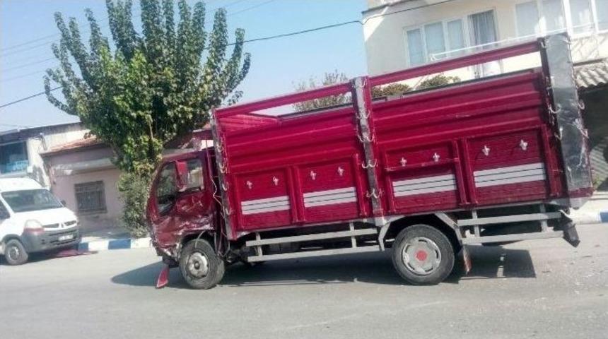 Manisa&rsquo;da Trafik Kazası: 2 Yaralı