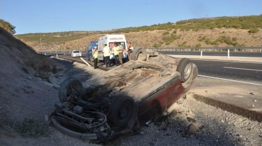 Suriyeliler Tatil Yolunda Kaza Yaptı: 2 Yaralı