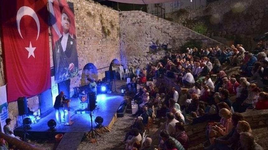 Fo&ccedil;a&rsquo;da Yıldızlı Gece