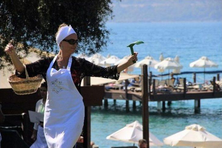 Turistler Tatili Bırakıp Zeytin Topladı G3