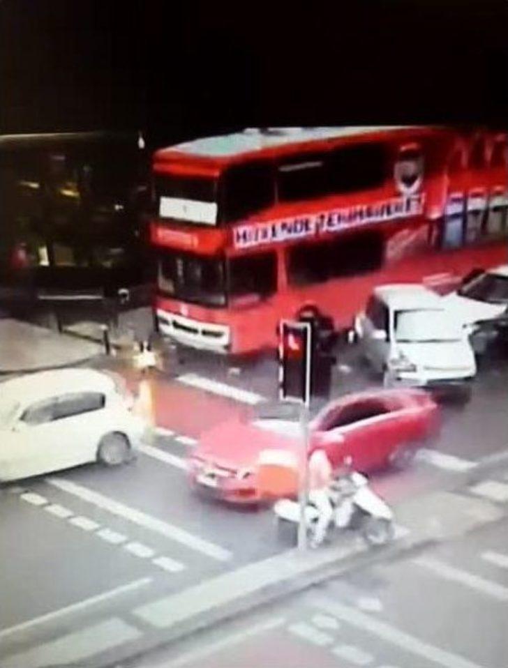 Şişli’de Şoförü Fenalaşan Halk Otobüsü Araçları Biçti G4