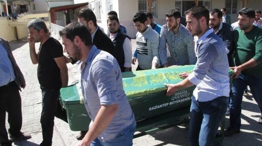 Fabrika Yangınında 1 İş&ccedil;i Hayatını Kaybetti