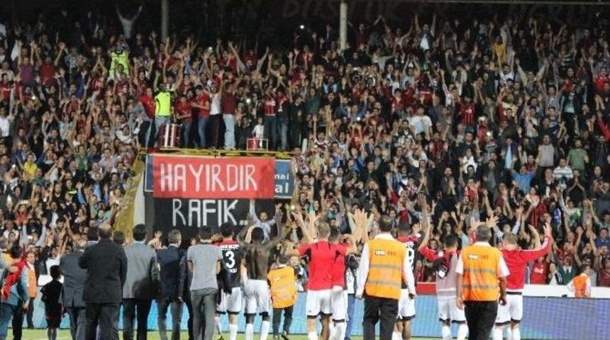 İsmail Kartal İle Taraftar Arasındaki Buzlar Eridi