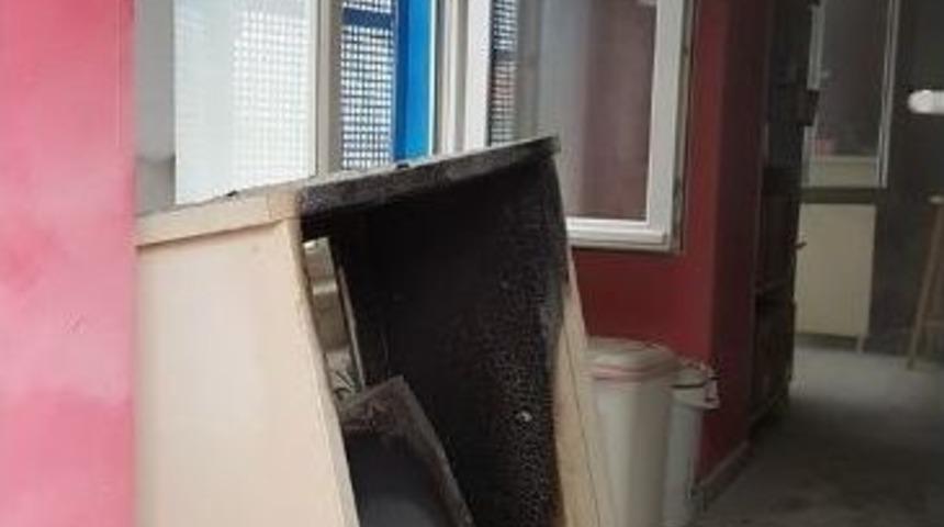 İş Yeri Yangını İtfaiye Ekiplerince S&ouml;nd&uuml;r&uuml;ld&uuml;