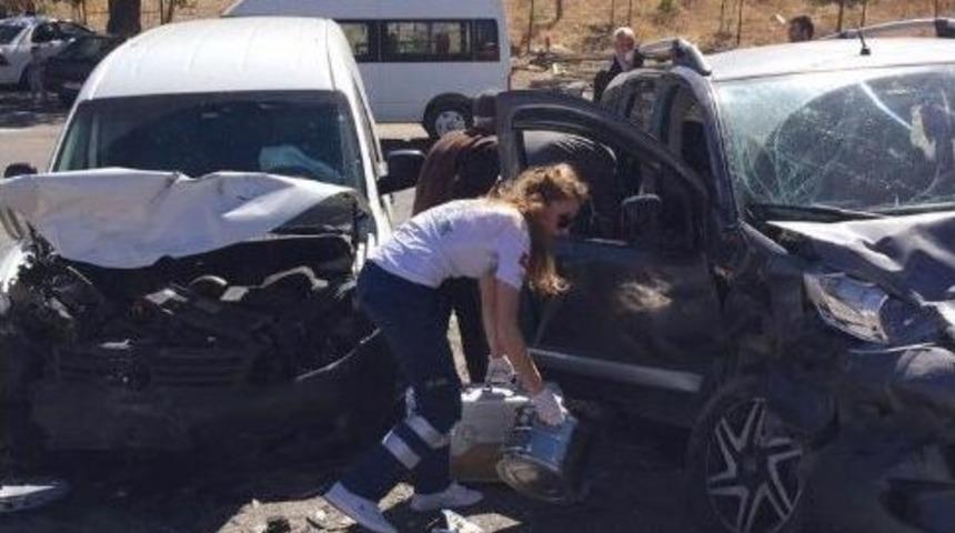 Bing&ouml;l&rsquo;de Trafik Kazaları: 2 &Ouml;l&uuml;, 7 Yaralı