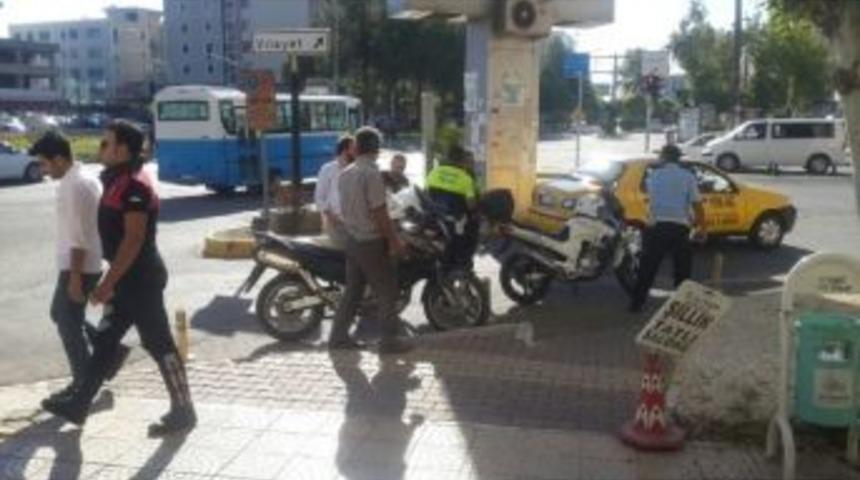 Polis Ekipleriyle Otomobil S&uuml;r&uuml;c&uuml;s&uuml; Arasında Tartışma &Ccedil;ıktı