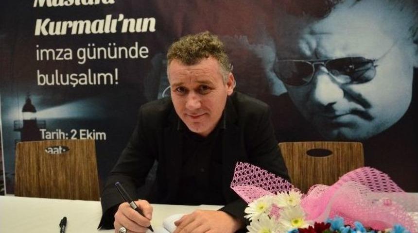 Kurmalı, Kitabını Esas 67 Avm&rsquo;de Hayranları İ&ccedil;in İmzaladı