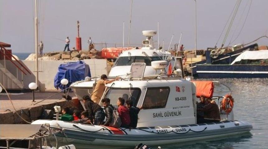 Dikili&rsquo;de 71 Ka&ccedil;ak G&ouml;&ccedil;men Yakalandı