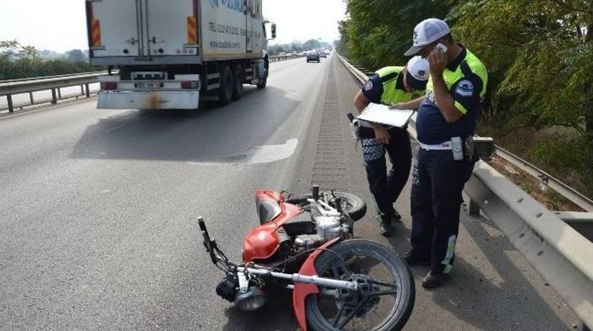 Manisa&rsquo;da Motosiklet Kazası: 2 Yaralı