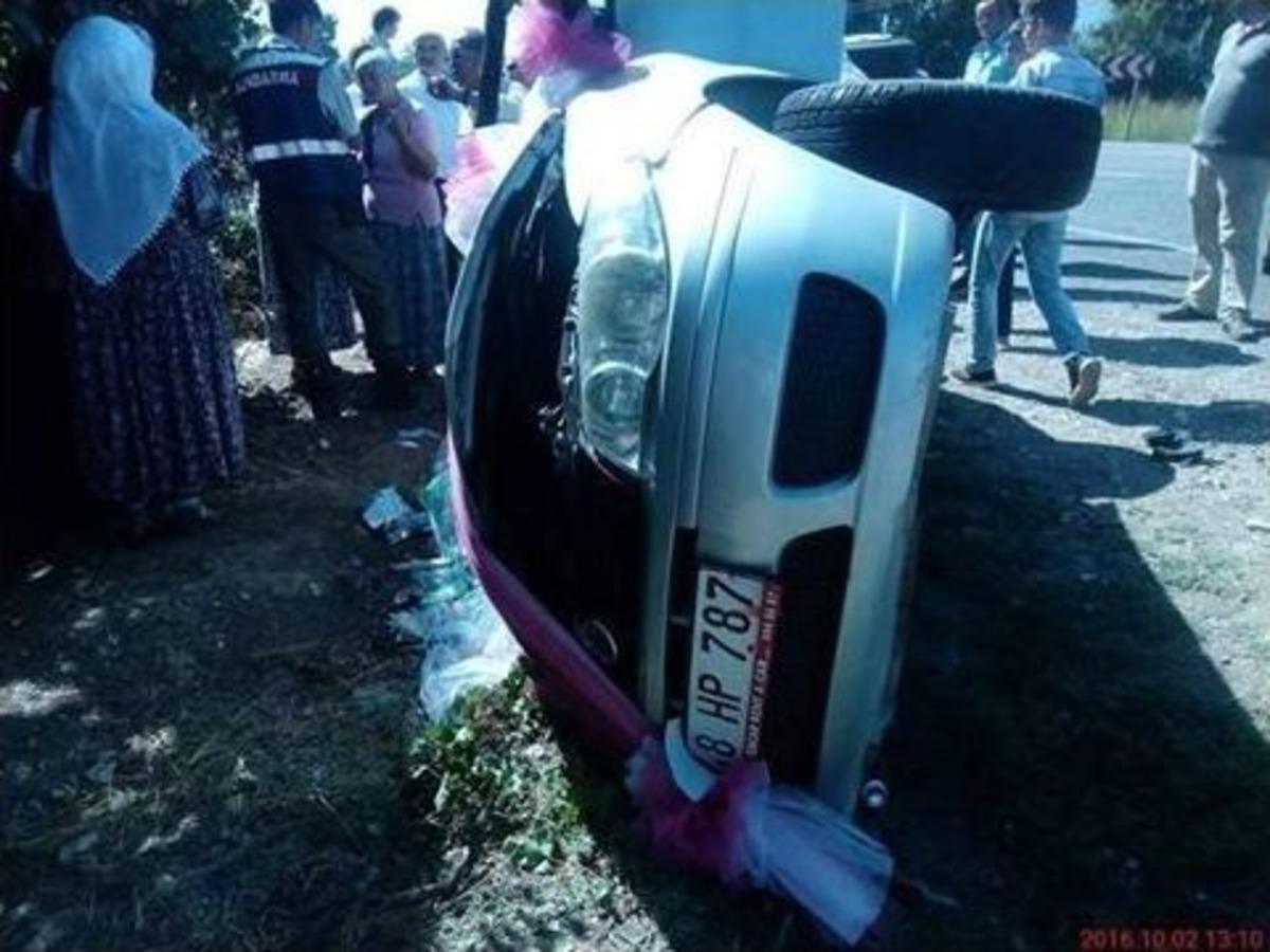 Muğla&rsquo;da Gelin Arabası Kaza Yaptı: 7 Yaralı