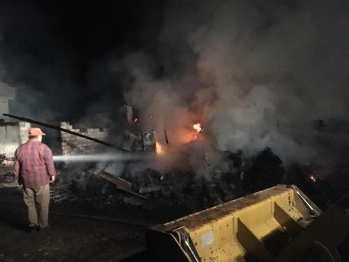 K&ouml;yde &Ccedil;ıkan Yangında 2 B&uuml;y&uuml;kbaş Hayvan Telef Oldu