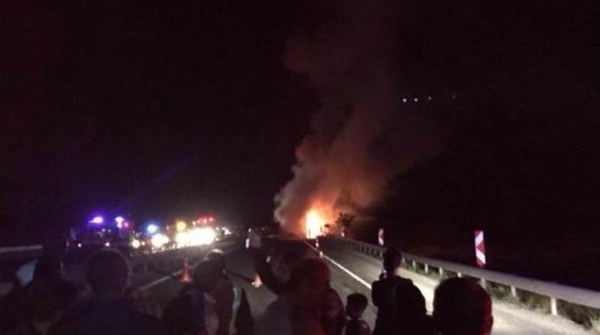 Başkent&rsquo;te Seyir Halindeki Yolcu Otob&uuml;s&uuml; Alev Alev Yandı