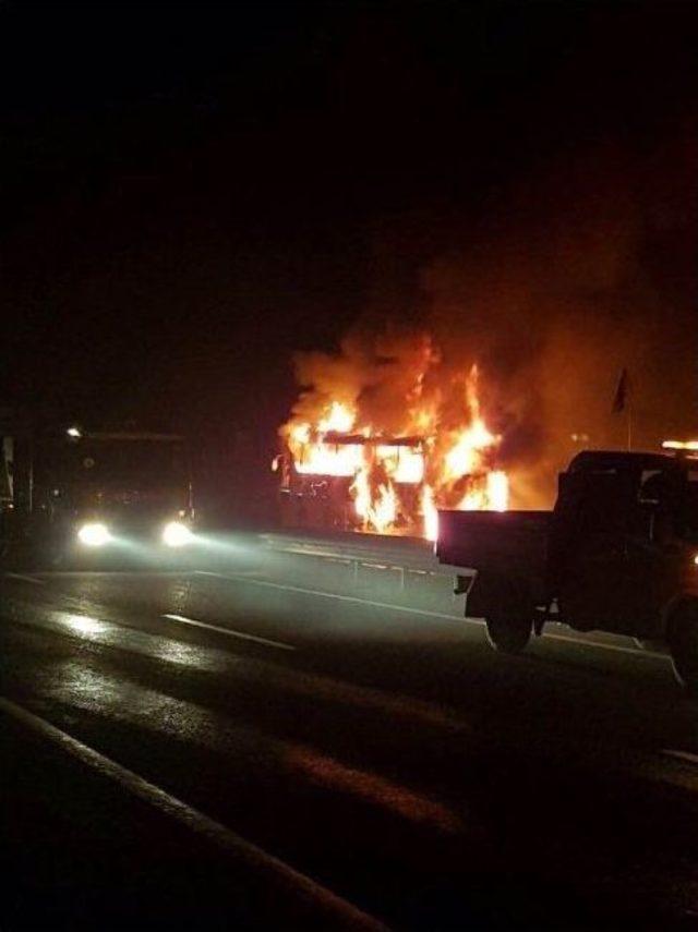 Başkent’te Seyir Halindeki Yolcu Otobüsü Alev Alev Yandı