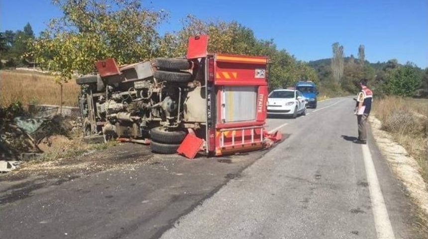 İtfaiye Aracı Devrildi: 1 Yaralı