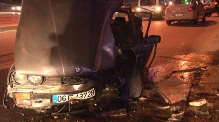 Otomobil Ağaca &Ccedil;arptı: 3 Yaralı