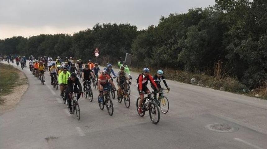 Bursalı Bisiklet&ccedil;iler Kalp İ&ccedil;in Pedal &Ccedil;evirdi