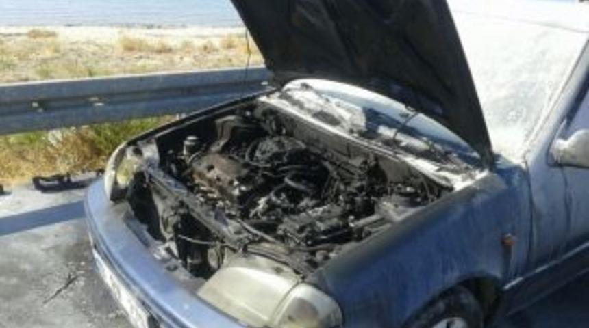 Ayvalık&rsquo;ta Otomobil Seyir Halindeyken Alev Aldı