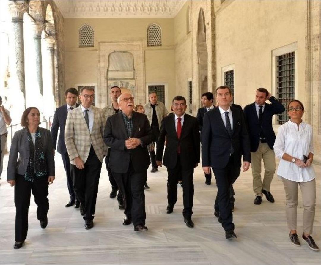 Bakan Avcı, Topkapı Sarayı Restorasyon &Ccedil;alışmalarını İnceledi