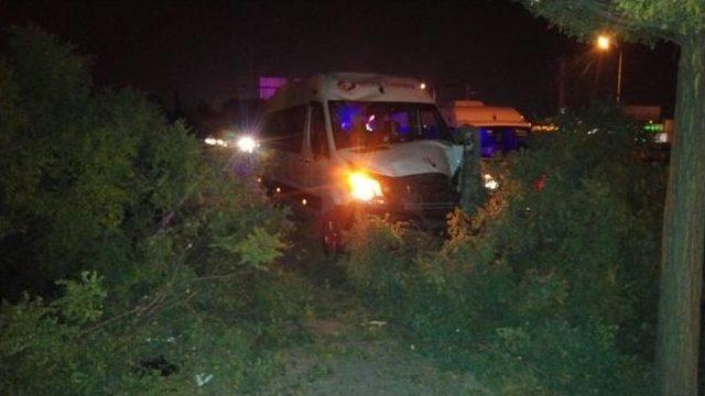 Ehliyeti Yetersiz Okul Servis Şof&ouml;r&uuml; Kaza Yaptı: 1 Yaralı 1