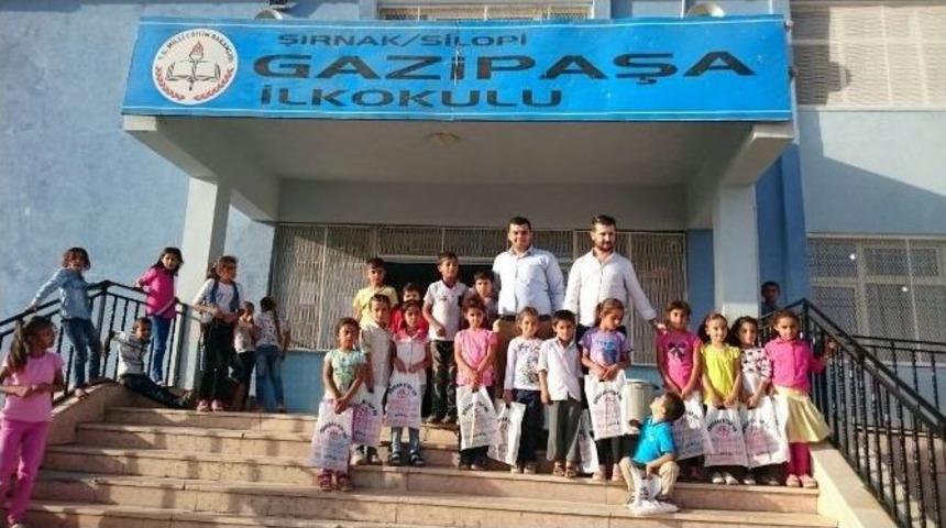 Silopi&rsquo;de &Ouml;ğrencilere Kırtasiye Yardımı