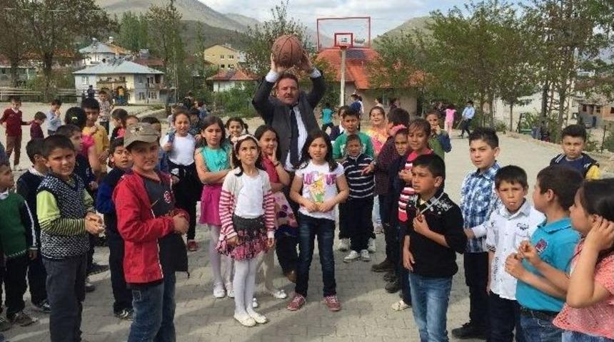 Tufanbeyli&rsquo;ye Spor Malzemesi Desteği