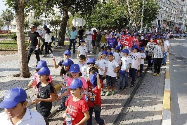 Minik Öğrenciler Ve Sağlık Çalışanları Sağlık İçin Yürüdü