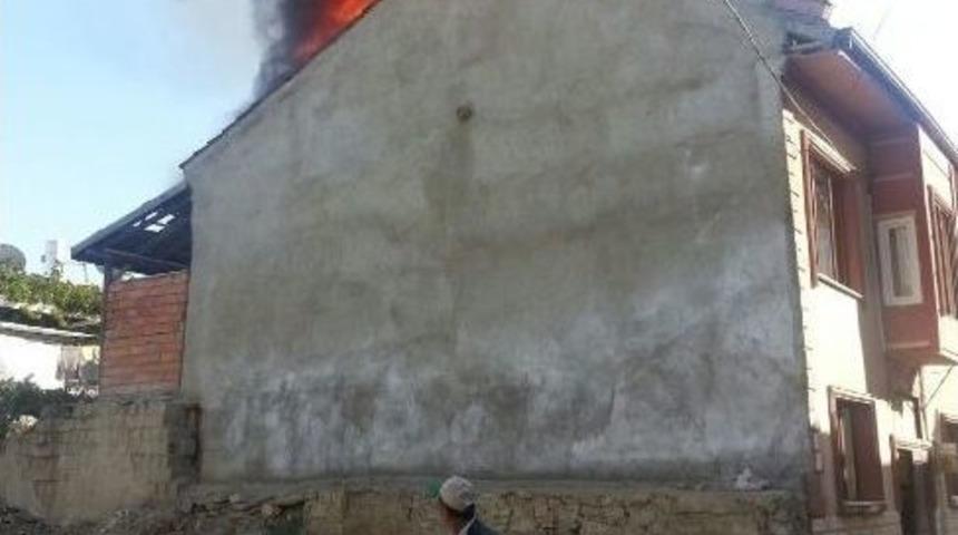 Kışlık Ekmek Yaparken Evleri Yandı