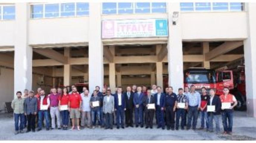 G&ouml;n&uuml;ll&uuml; İtfaiyeciler Sertifikalarına Kavuştu
