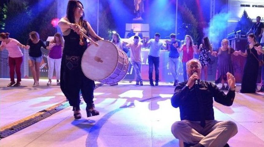 Y&ouml;reler Renkler Festivali Sona Erdi