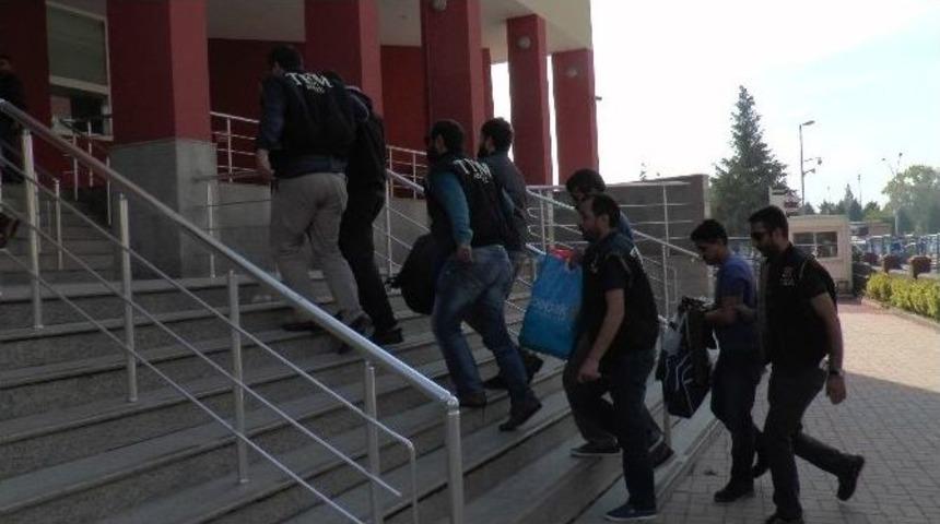 Kocaeli&rsquo;de 3 Polis Ve 1 &Ouml;ğretmen Adliyeye Sevk Edildi