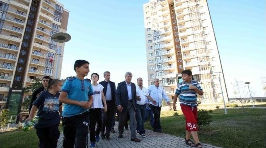 Başkan Karaosmanoğlu , Emlak Konut Y&ouml;netimini Ve Sakinlerini Ağırladı