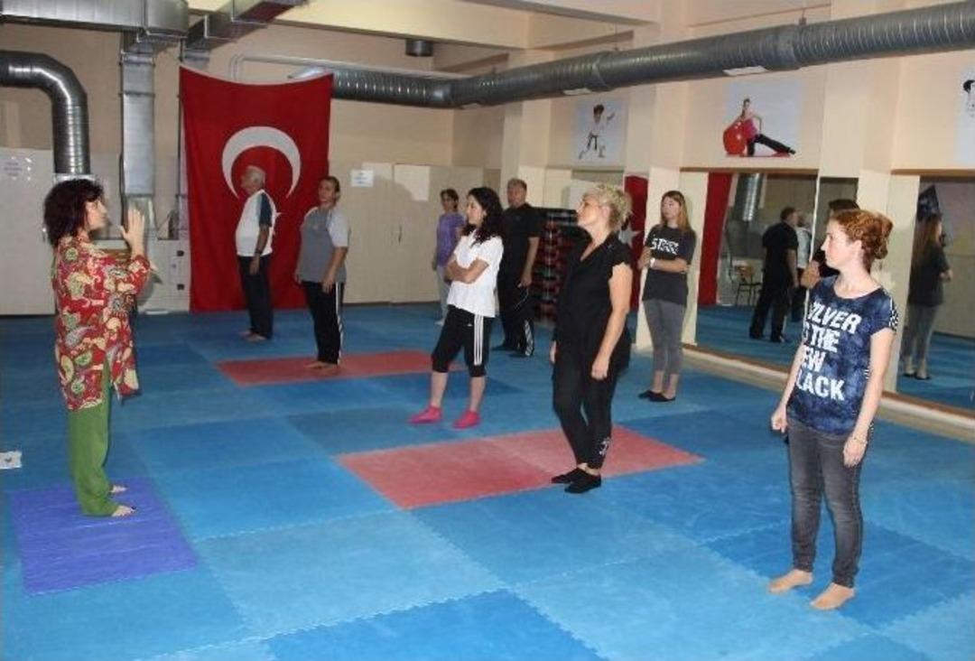 (&ouml;zel Haber) Erkekler De Yoga Yapar