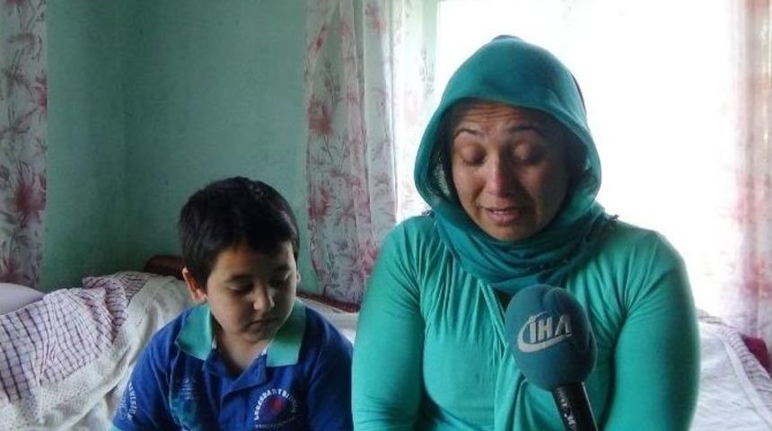 İki &Ccedil;ocuğuyla Hayata Tutunmaya &Ccedil;alışıyor