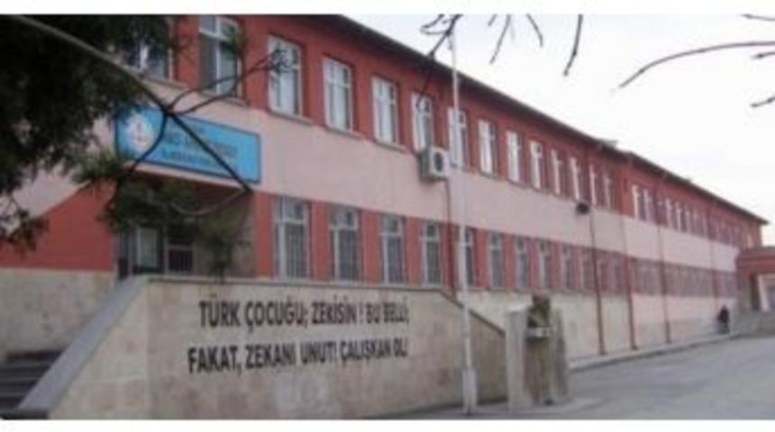 Hırsızlar Okul Kapılarını &Ccedil;aldı