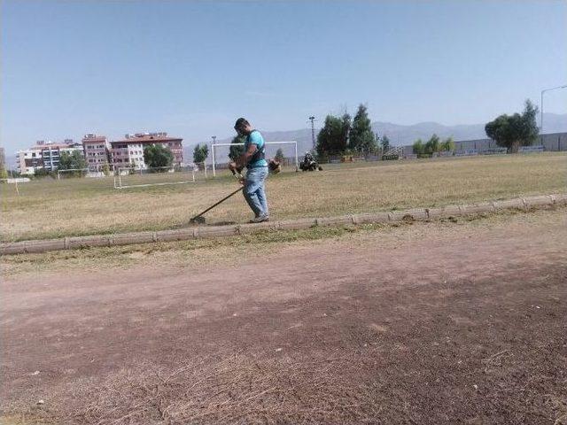 Alaşehir Şehir Stadının Zemini Bakımdan Geçti