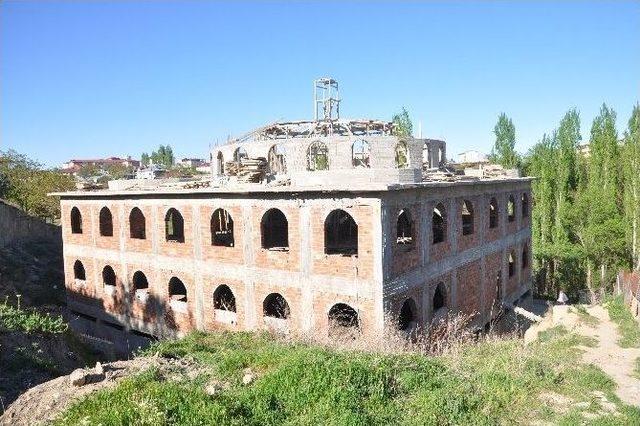 Durmuş Dede Hayatını Bu Camiye Adadı