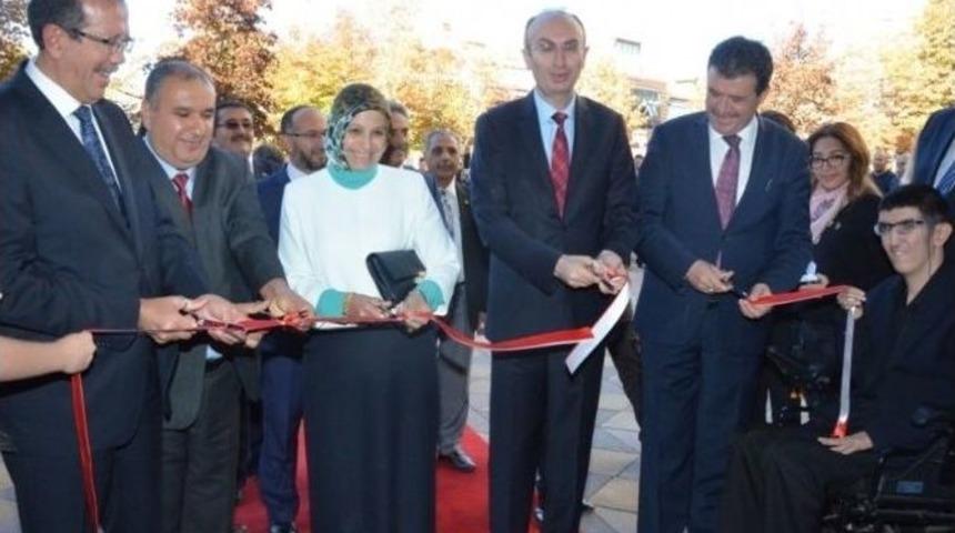 Bilecik İl Milli Eğitim M&uuml;d&uuml;r&uuml; Durmuş, Eskişehir&rsquo;de &ldquo;&ccedil;emberimde G&uuml;l Oya Projesi&rdquo; Sergisini Gezdi