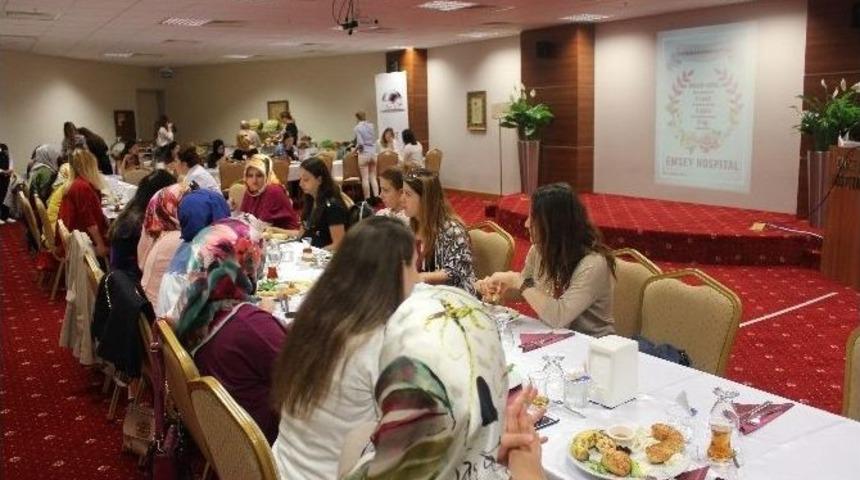 Anne Adayları Anne S&uuml;t&uuml;n&uuml;n &Ouml;nemini Uzmanlarından Dinledi