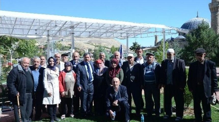 Sivas&rsquo;tan Gelen Huzurevi Yaşlıları Darende&rsquo;ye Hayran Kaldı