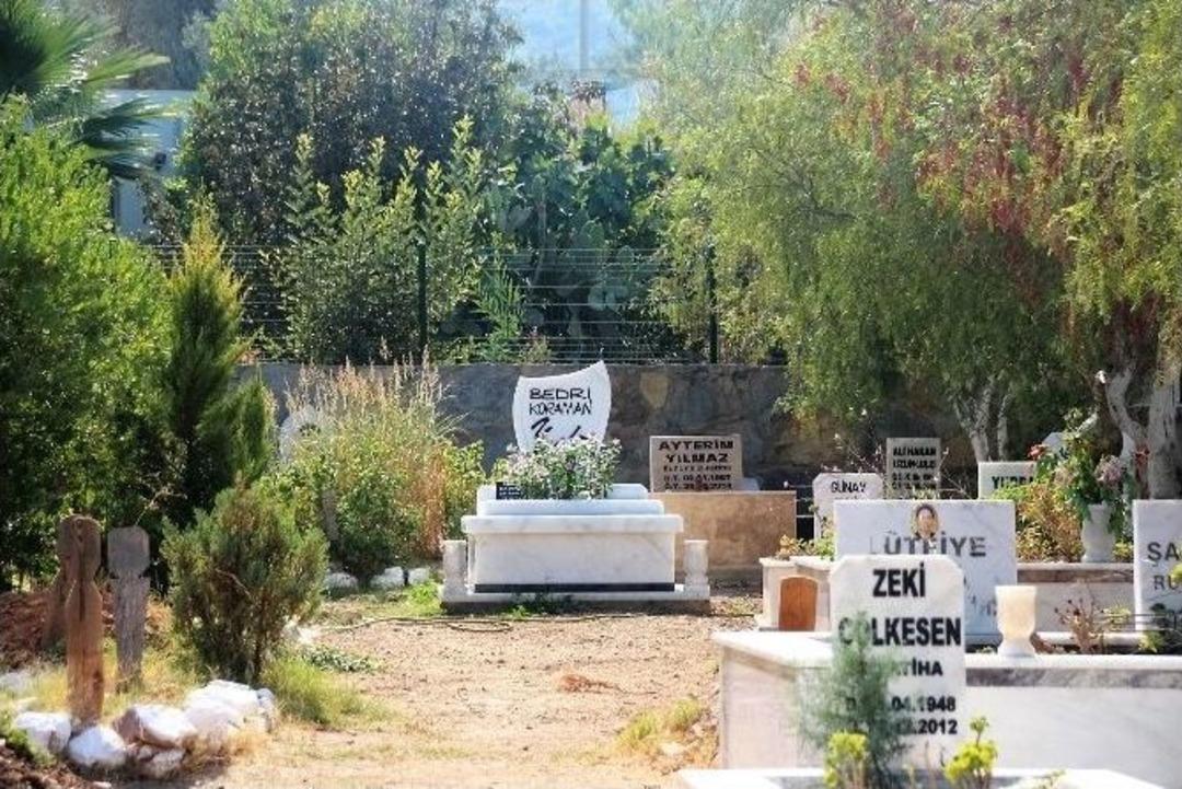 &Uuml;nl&uuml; Karikat&uuml;rist Bedri Koraman&rsquo;ın Mezarı A&ccedil;ılacak