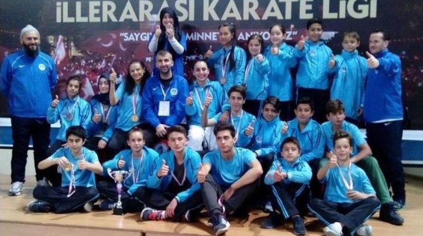 B&uuml;y&uuml;kşehirli Karateciler 21 Madalya İle D&ouml;nd&uuml;