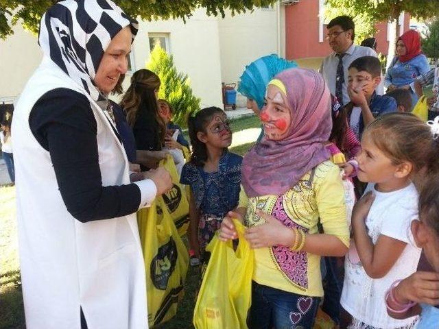 Ak Parti’li Kadınlardan Dünya Çocuk Günü Etkinliği