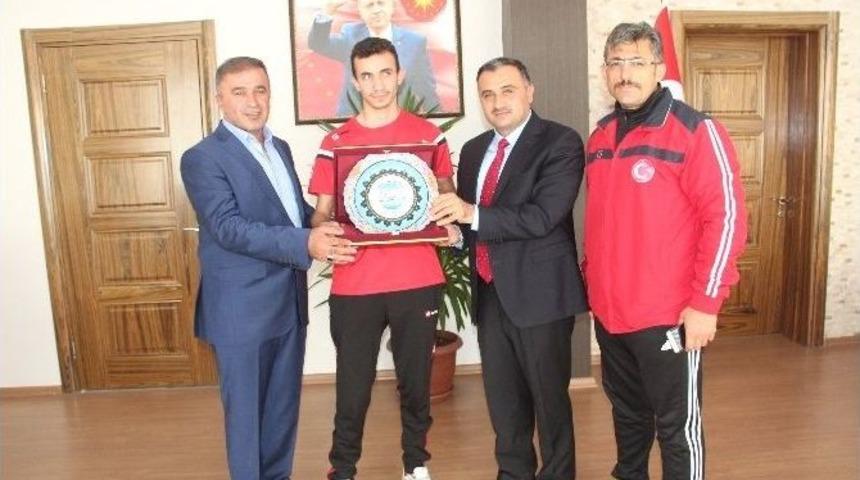 G&ouml;rme Engelli Milli Sporcudan Başkan Cabbar&rsquo;a Ziyaret