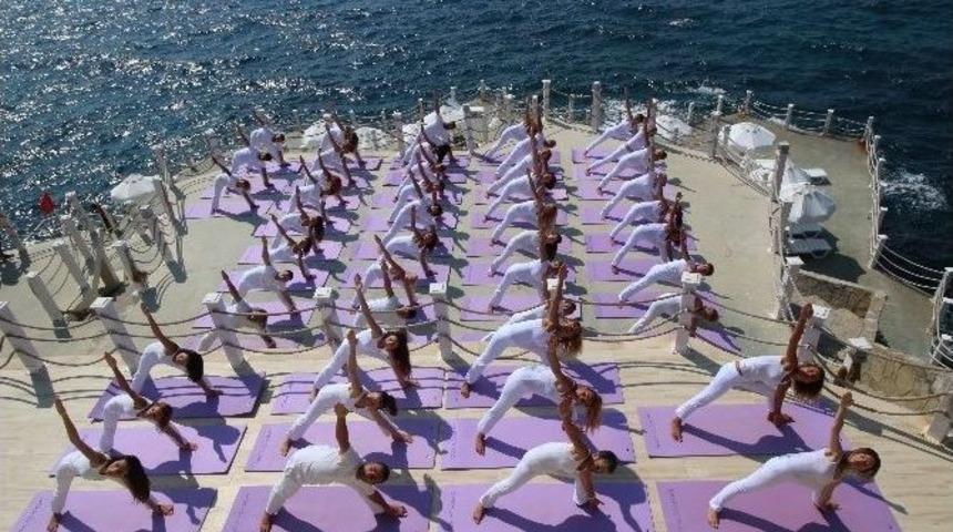 Uluslararasi İzmir Yoga Ş&ouml;leni Başlıyor